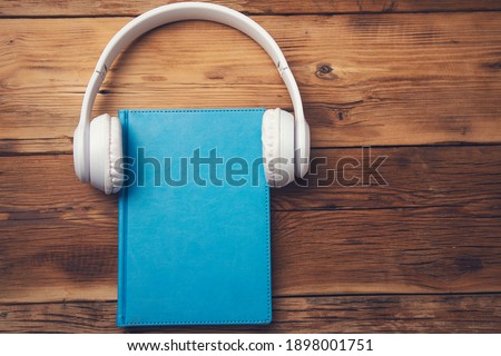 earphone on book on the wooden table