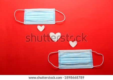 Tri-layer protection mask for clinical use with pink hearts on a red background
