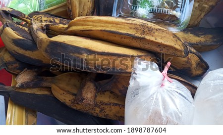some boiled bananas between snacks with blurry