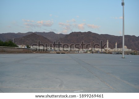 A beautiful view of the yards of the Sayyidna Al-Hamza Mosque, near Mount Uhud