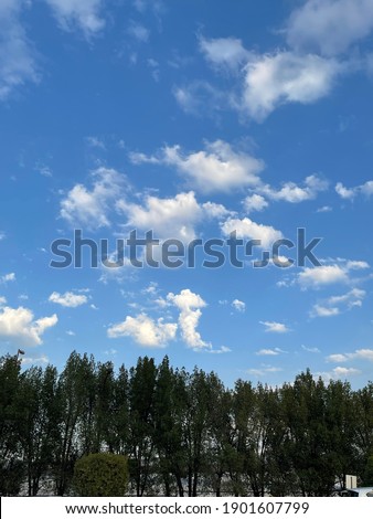 Natural picture of a clear sky with little to no clouds