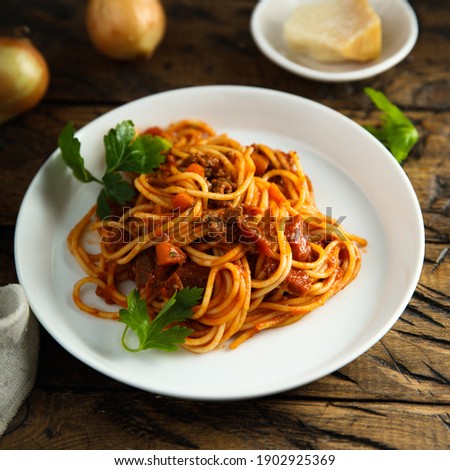 Pasta with duck ragout and tomatoes