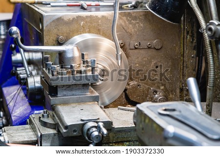 Machining on a lathe, internal boring of a part with a tool