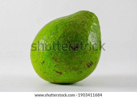 Single fresh green avocado. White Clipping Path. Close-up Avocado. Full depth of field. Isolated on white background. Professional food photography