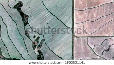  United States, abstract photography of relief drawings in  fields in the U.S.A. from the air, Genre: Abstract Naturalism, from the abstract to the figurative, 