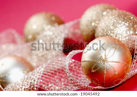  Christmas Candles & Baubles