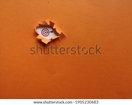 target icon underneath an orange color background showing hidden target meaning