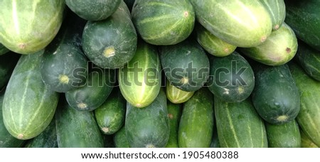 The cucumber vegetables arranged in green and white are very fresh