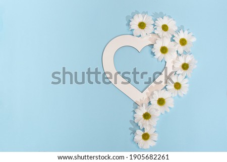 daisy heart, a beautiful creative concept for Valentine's Day with a message space