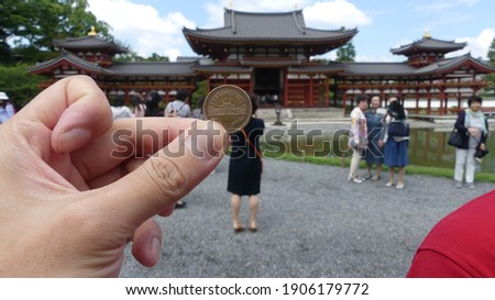 Image of Japanese currency with original building background.