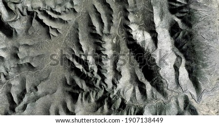  time wrinkles,   United States, abstract photography of relief drawings in  fields in the U.S.A. from the air, Genre: Abstract Naturalism, from the abstract to the figurative, 