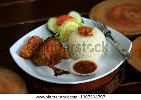 Photos of delicious and healthy fried chicken, chili sauce, and fresh vegetables