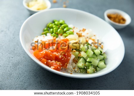 Healthy homemade salmon sushi bowl