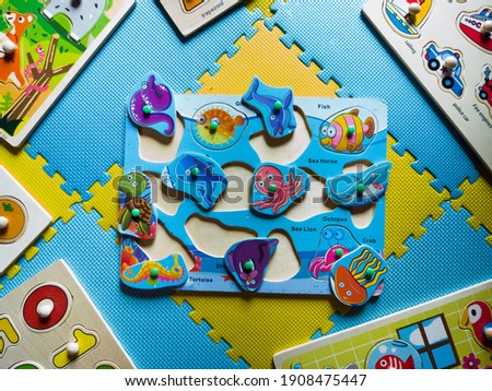 Pictures of educational toys, various series of one piece puzzle board made of wood