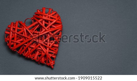 Close-up Red shape  handmade heart on an dark grey background. Happy Valentines Day background. Love forever concept. Top view. Banner. Copyspace for text.                                            
