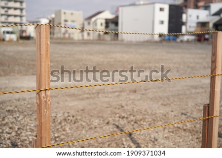  Photo of a large vacant lot                              