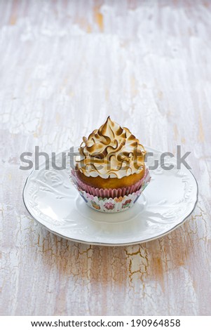 Cupcake with baked meringue frosting 