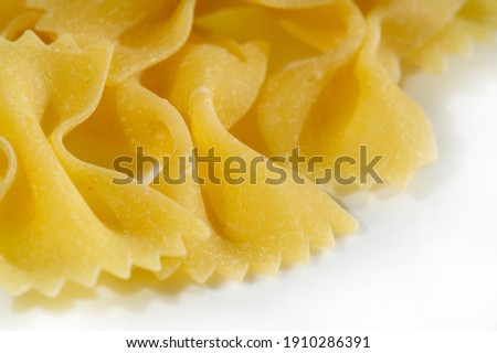 macaroni, Farfalle Italian is a type of pasta commonly known as bow tie pasta. The name comes from the Italian word farfalle.