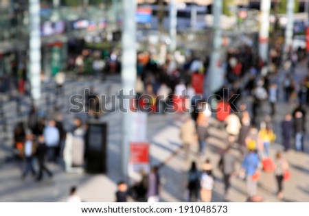 People, blurred post production