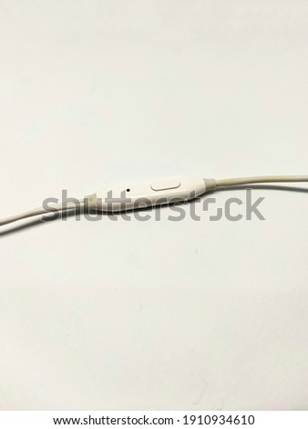 One of the parts in the middle of the earphones, which is used to increase and decrease the volume