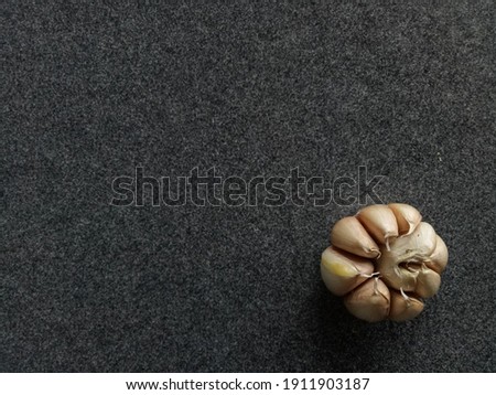 A drop of dry garlic after harvest.