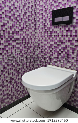 
WC in a mauve tiled toilet