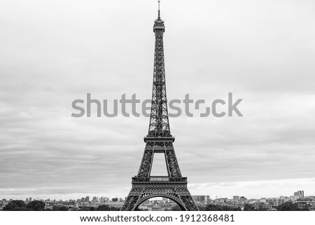 Eiffer tower horizontal picture black and white