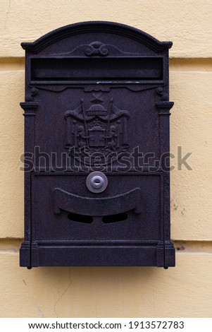 Close up picture traditional mailbox