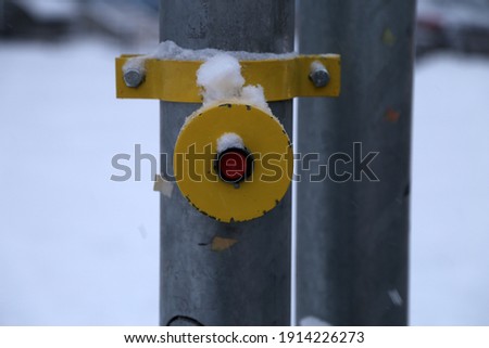 Red button in a yellow block
