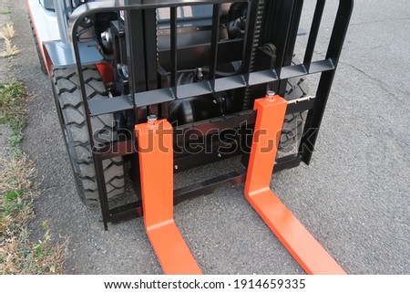 The tip of a forklift used in Japan

