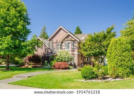 A perfect neighbourhood. Houses in suburb at Summer in the north America. Luxury houses with nice landscape. Royalty-Free Stock Photo #1914761218