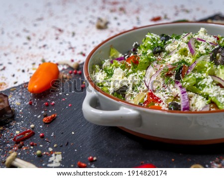 Revigorant salad with feta cheese