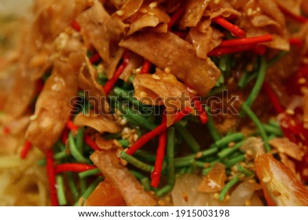 Yu Sheng is the tradition dish are some staple items to have at every Chinese New Year eve gathering with having good meanings like prosperity and abundance popular dish in Malaysia and Singapore