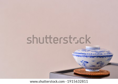 picture rice bowl. put on a Japanese lacquer shelf. 
This is a very fine example of Japanese traditional antique “ imari ware ”. 

blurred background soft focus image.