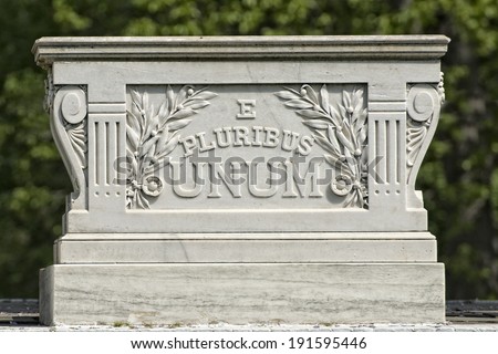 e pluribus unum inscription on marble cemetery urn 