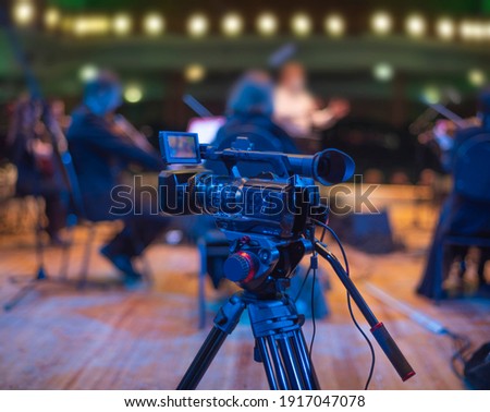 online stream of a concert at the Philharmonic without people