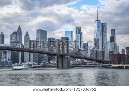 New York City skyline sityscape and brooklyn bridge