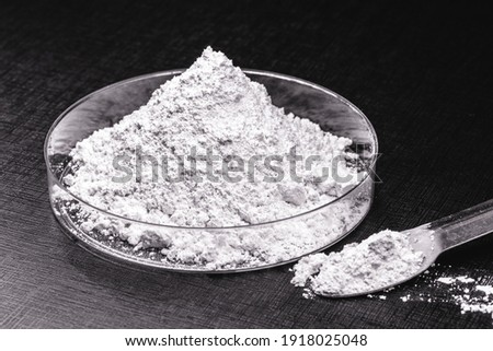 silicon dioxide, also known as silica, is silicon oxide. Anti-caking agent, antifoam, viscosity controller, desiccant, beverage clarifier and medicine or vitamin excipient Royalty-Free Stock Photo #1918025048