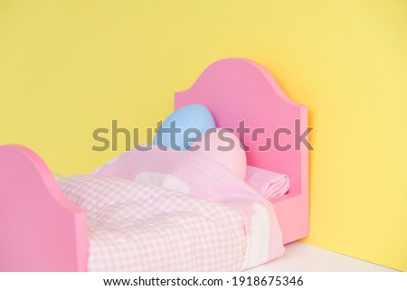 Lovely couple eggs sleeping in an embrace in bed. holding hands.Easter holiday concept with cute eggs with funny faces. Different emotions and feelings. 