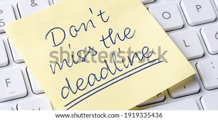 Sticky note on a keyboard - Dont miss the deadline Royalty-Free Stock Photo #1919335436