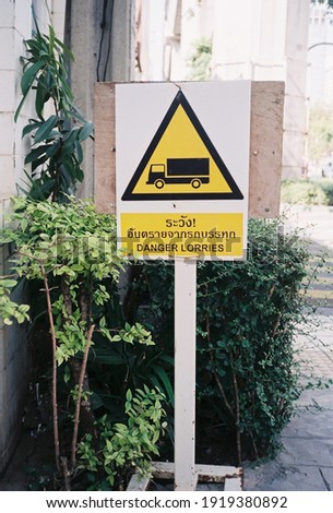 warning lorry sign on construction site