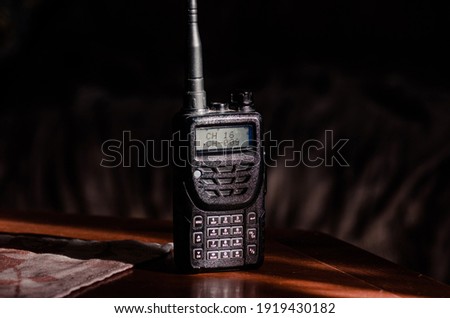 picture of a hand held radio set