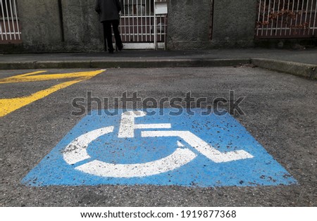 Parking for the handicapped in the city