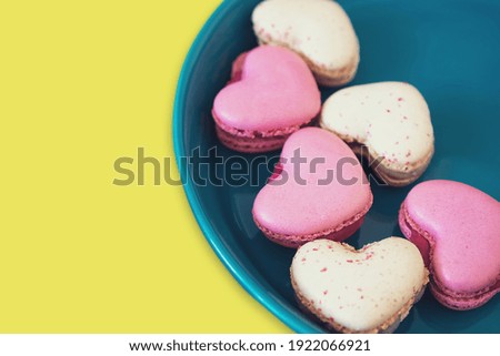 picture of heart shaped macaron cookies