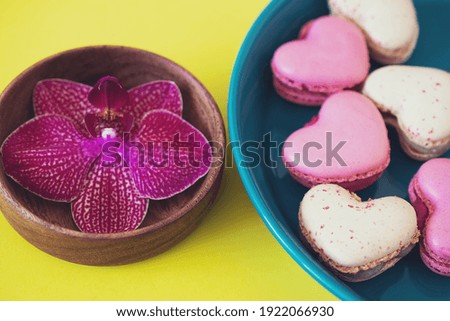 picture of heart shaped macaron cookies