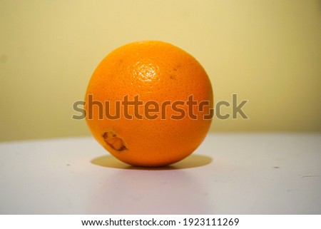 A picture of an orange.
