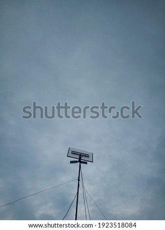 Transmitting antenna with cloudy sky