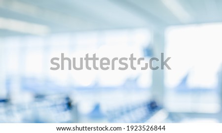 BLURRED WINDOWS IN MODERN BUSINESS OFFICE, BLURRED INTERIOR BACKGROUND, WHITE SPACIOUS ROOM