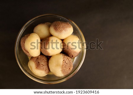 picture of Indian chocolate rasgulla.