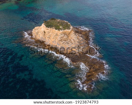 small islands that surround the coast of Ibiza